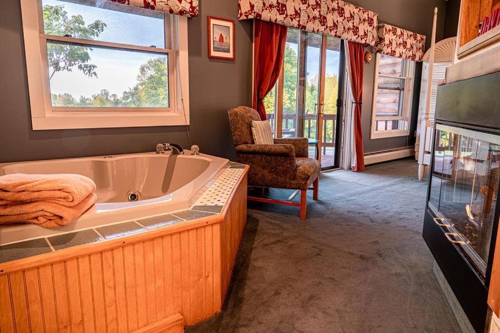 Point Au Roche Lodge Plattsburgh Esterno foto